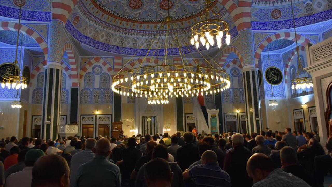 Regaip Kandili'ne Özel Işıltılı Gece