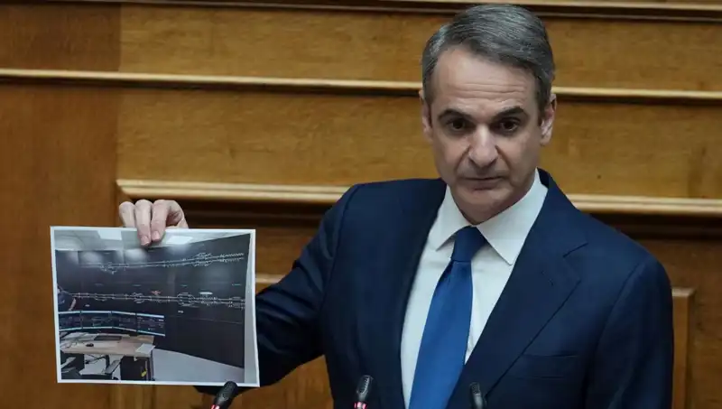Yunanistan'da Yeni Dönem: Miçotakis Protestolarla Sarsıldı ve Çöküş Başladı