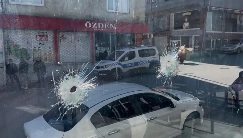 Bursa'da Kıraathaneye Silahlı Saldırı: Olayın Ardındaki Sır Perdesi