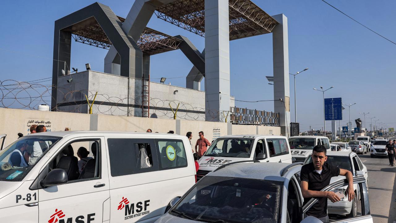 Refah Sınır Kapısı'nın Yönetimi Tartışma Yaratıyor