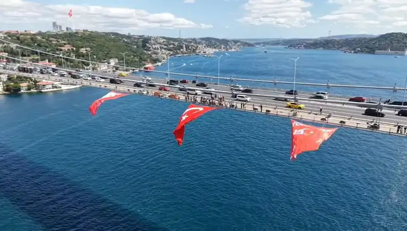 Türkiye’nin En Büyük Köprüsüne Dev Türk Bayrağı Asıldı, Gökyüzünde Dalgalandı!